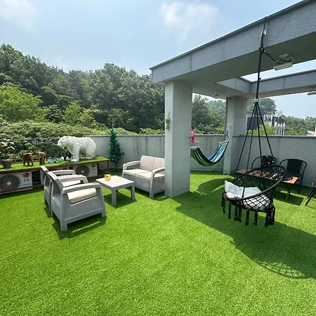 Yolo House Hotel